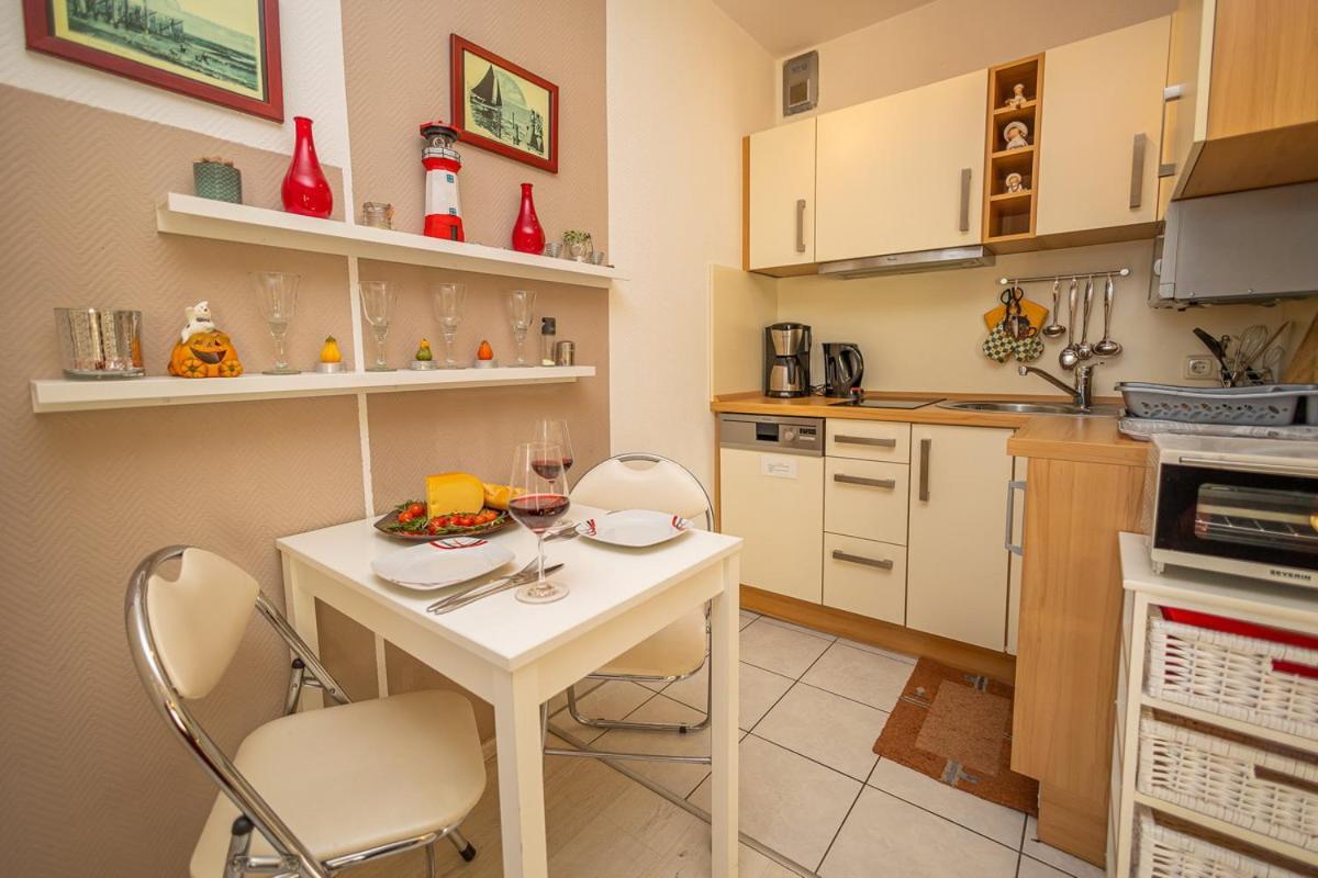 Studio 2 Im Eg Haus Stranddistel, Geschmackvoll Eingerichtete Ferienwohnung Fur 2 Personen In Цингст Екстериор снимка