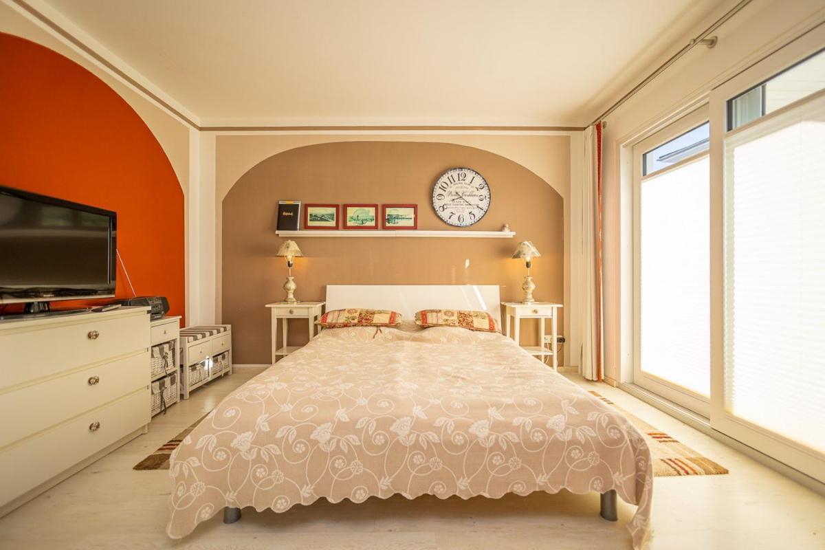 Studio 2 Im Eg Haus Stranddistel, Geschmackvoll Eingerichtete Ferienwohnung Fur 2 Personen In Цингст Екстериор снимка